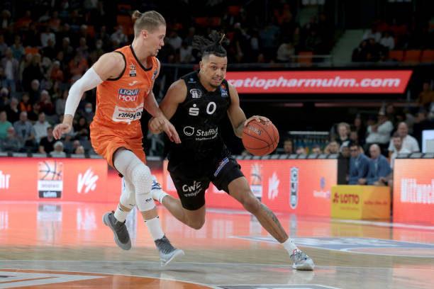 沙特方面开 沙特方面开