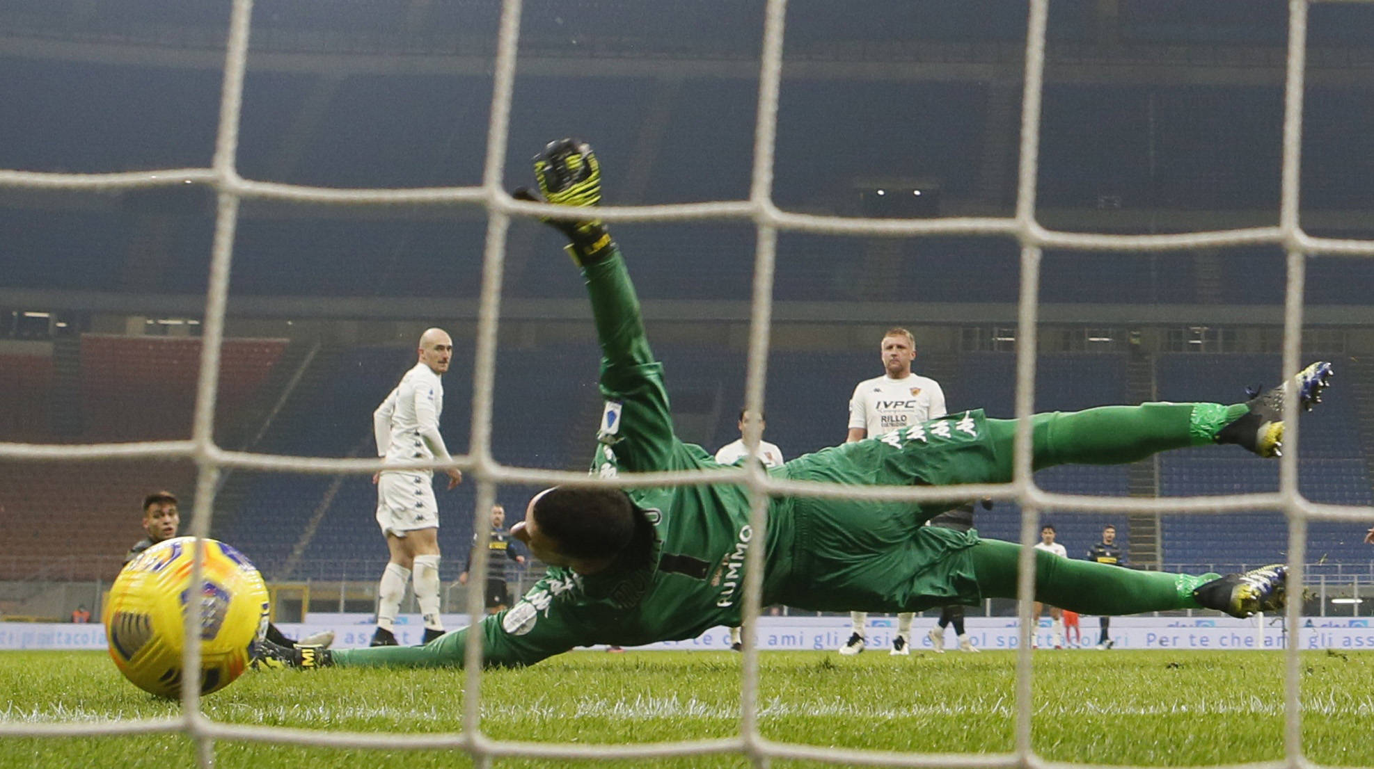 足球联赛中 足球联赛中