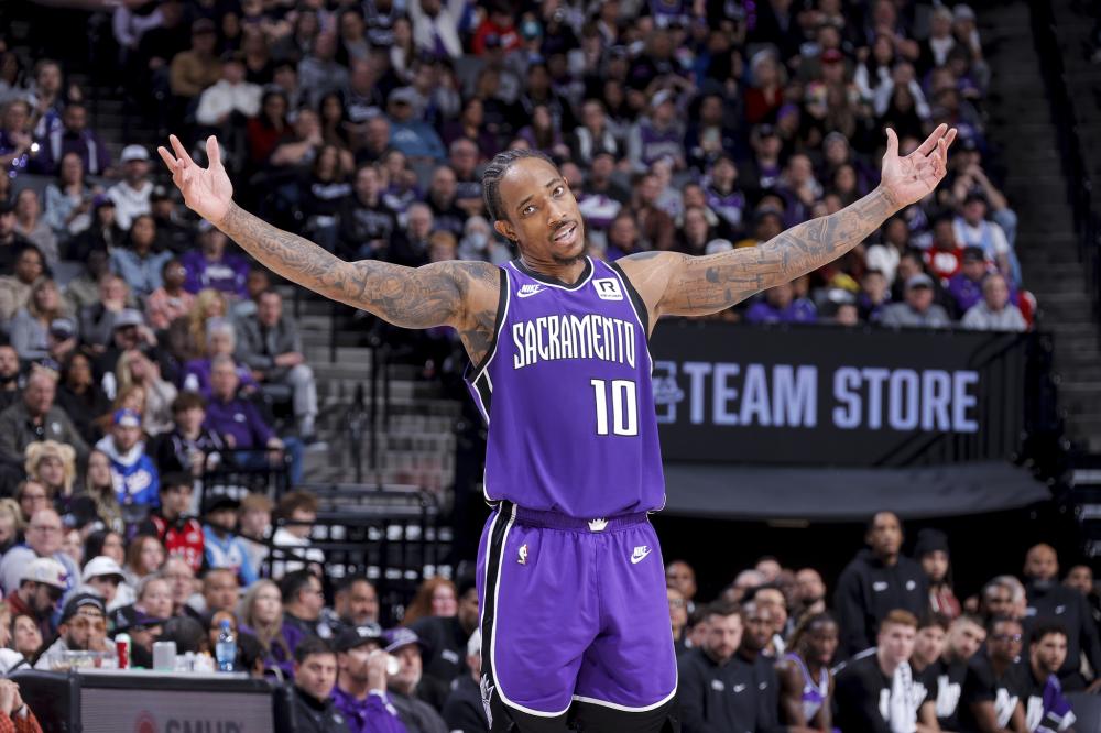 展现出其强 展现出其强