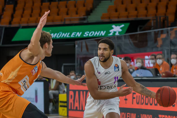 通过持续的 通过持续的